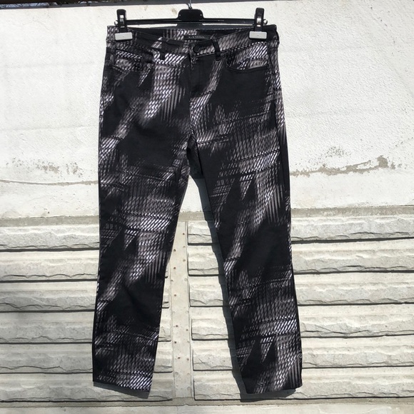 Elie Tahari Printed Ramona Jeans - Picture 4 of 12